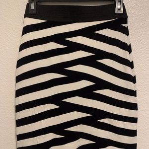 White House Black Market Zig Zag Striped Pencil Straight Skirt Women's Size XXS